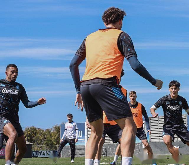 意甲前瞻:那不勒斯主场战绩出色,AC米兰莱奥回归阵容